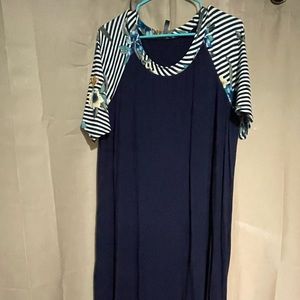 Piphany - XL - Navy blue with floral sleeves